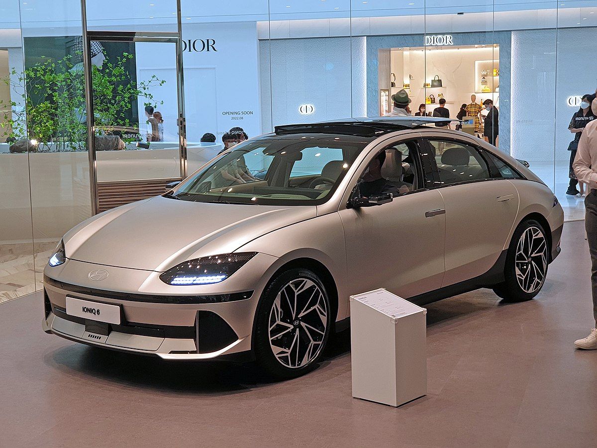 Hyundai ioniq 6 ក្លាយជាឡានតួរឯក បង្អួតខ្លួនលើផ្ទាំងពាណិជ្ជកម្មក្នុង ...