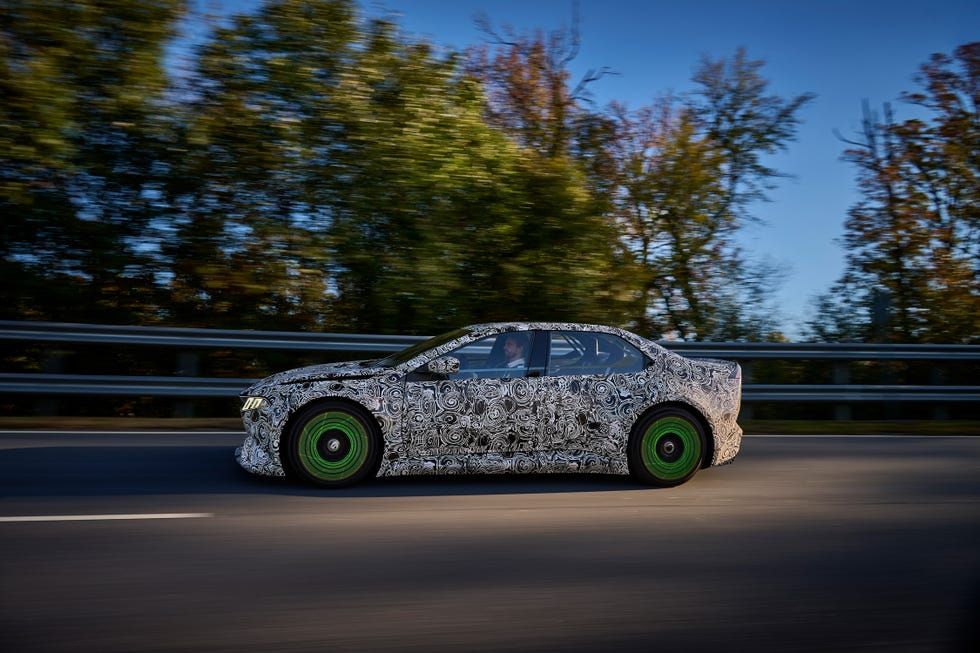 Bmw Vision Driving Experience Concept 106 67af8e494433f.jpg
