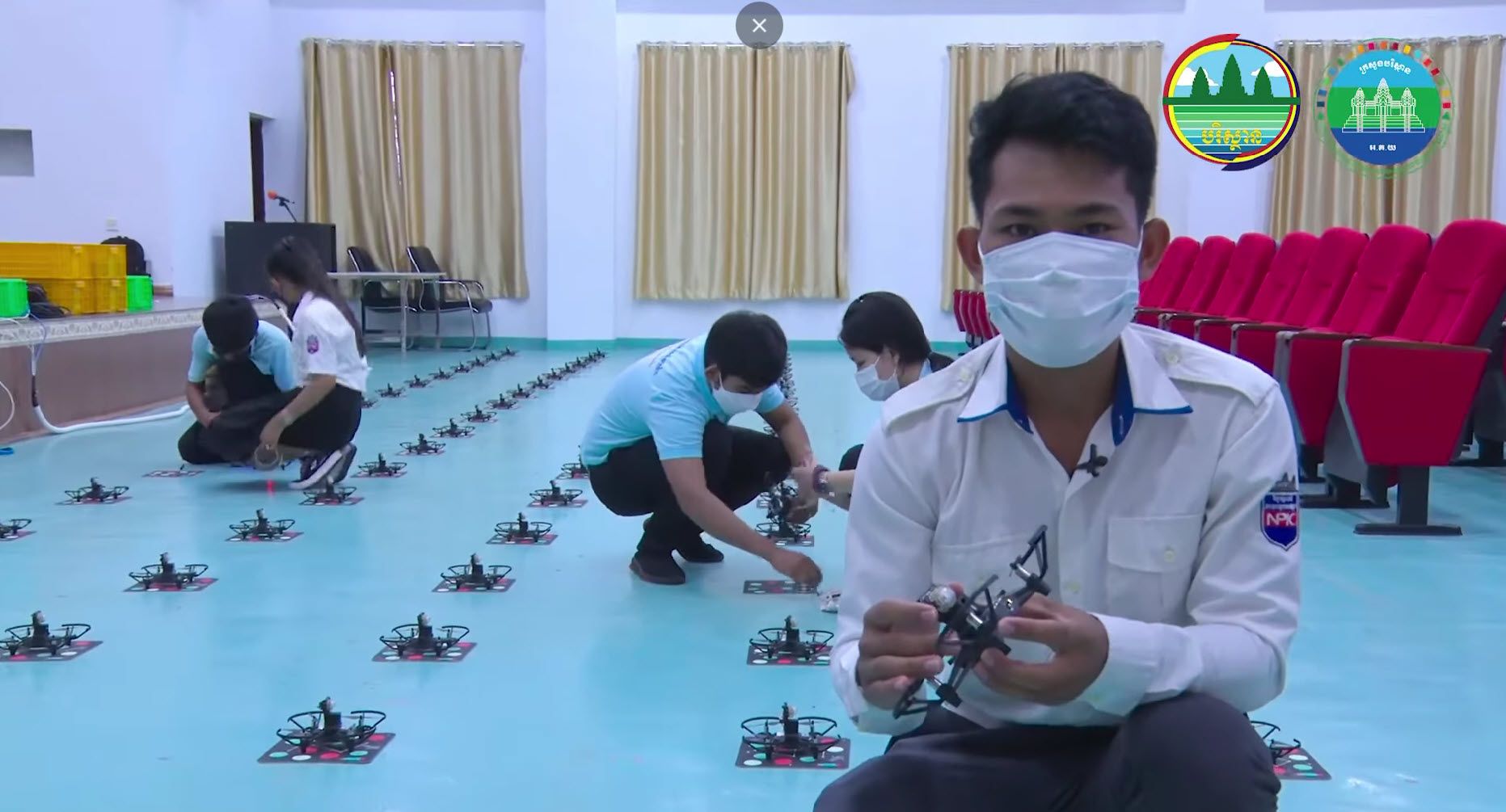កម្រឃើញណាស់! និស្សិតសាលា NPIC ចេះបង្ហោះដ្រូន ១០០គ្រឿងជារូបភាពផ្សេងៗ ...
