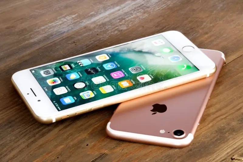 Golden iPhone Plus Pink iPhone Koszalin Poland  September Devices Displaying Applications Home Screen 78022315